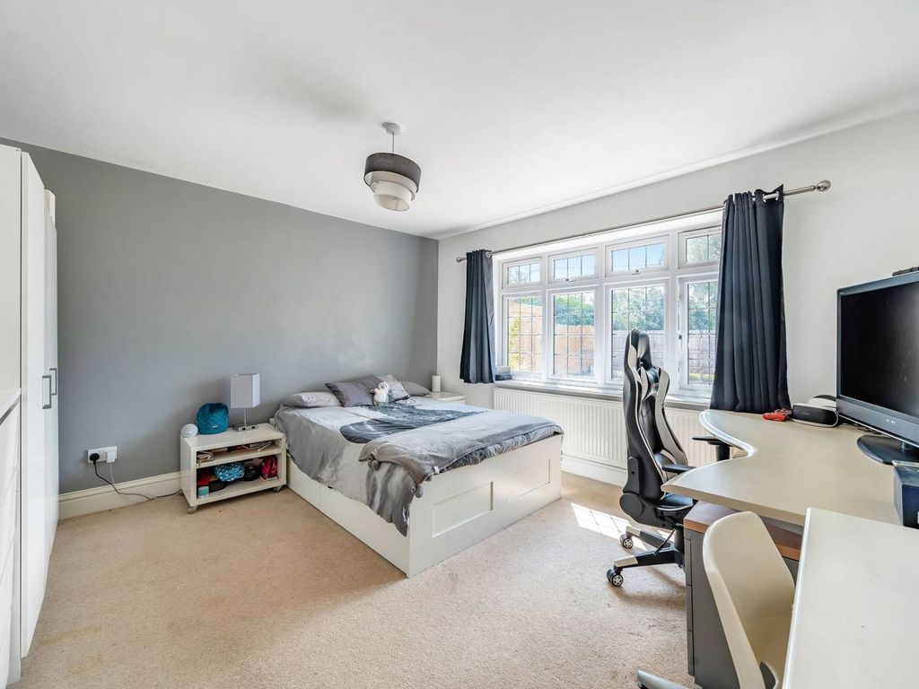 5 bed bungalow for sale in Aldershot Road, Worplesdon, Guildford GU3, £690,000