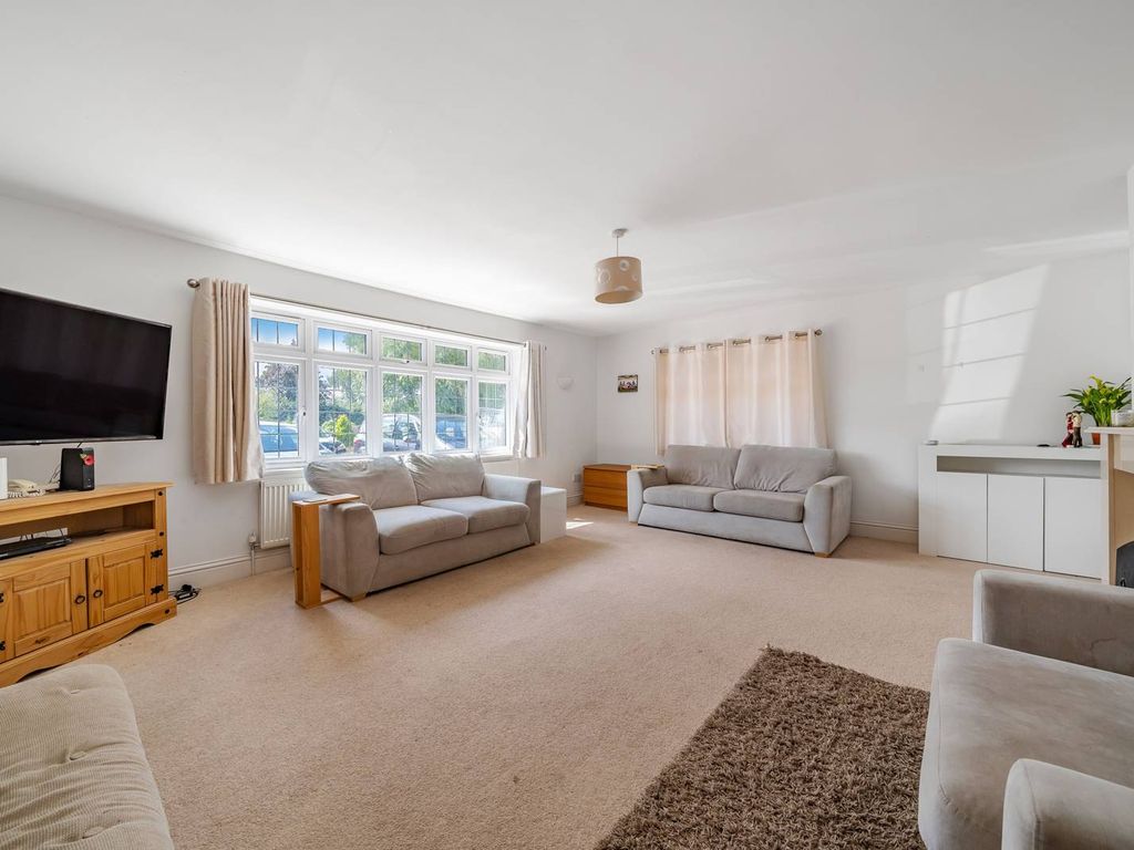 5 bed bungalow for sale in Aldershot Road, Worplesdon, Guildford GU3, £690,000