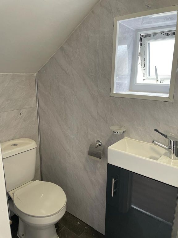 1 bed flat to rent in Hillside, Slough SL1, £1,550 pcm