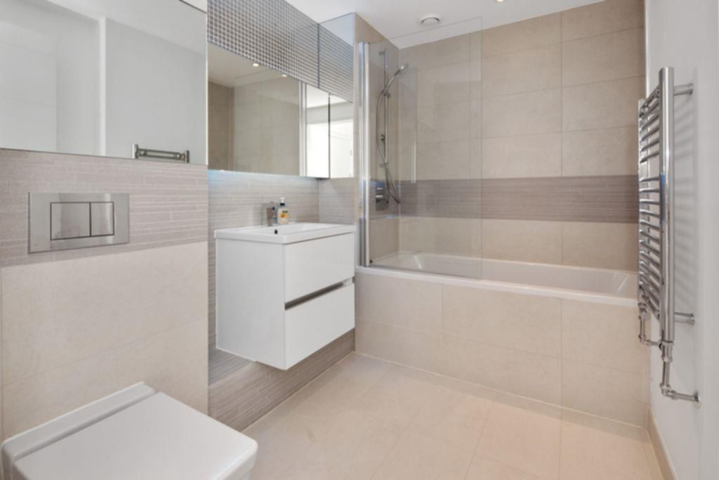 2 bed flat for sale in Whiting Way, London SE16, £549,950