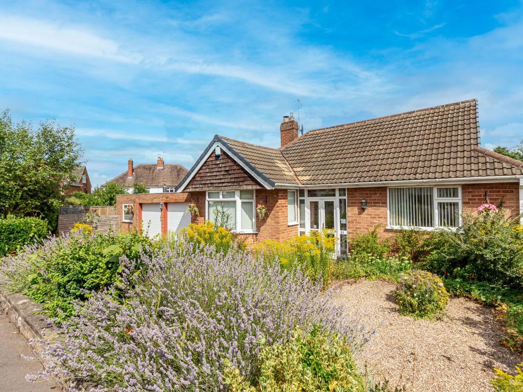 3 bed detached bungalow for sale in Meriden Avenue, Wollaston, Stourbridge DY8, £449,950