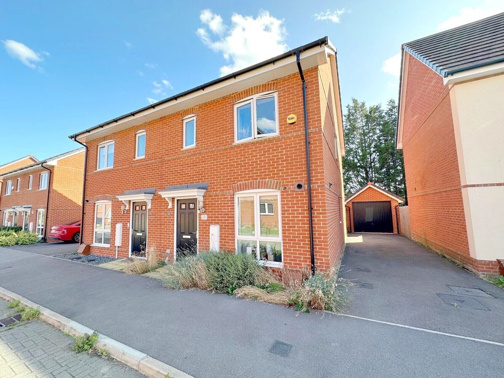 3 bed semi-detached house for sale in Appleby Walk, Spencers Wood, Reading RG7, £425,000