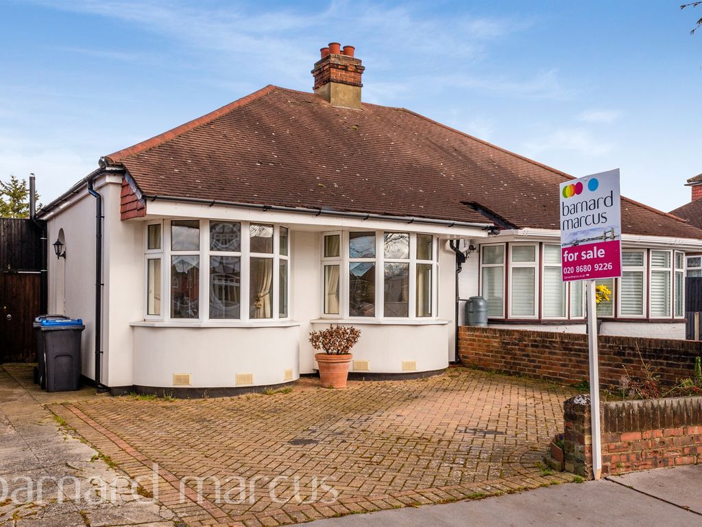 2 bed bungalow for sale in Gladeside, Croydon CR0, £400,000