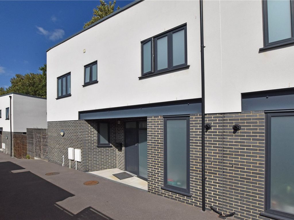 2 bed detached house for sale in Court Mews, Hither Green, London SE13, £600,000