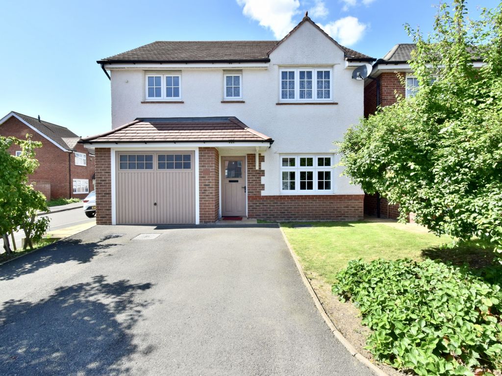 4 bed detached house for sale in Hadstock Close, Humberstone, Leicester LE5, £390,000