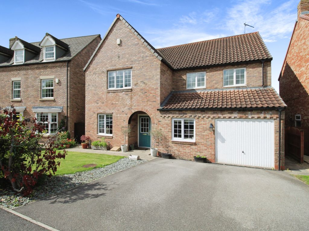 4 bed detached house for sale in Turkhan Close, Thirsk YO7, £470,000