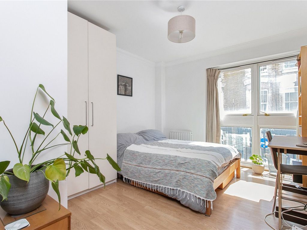 2 bed flat for sale in Cheshire Street, London E2, £650,000