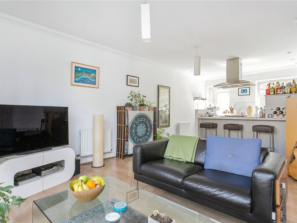 2 bed flat for sale in Cheshire Street, London E2, £650,000