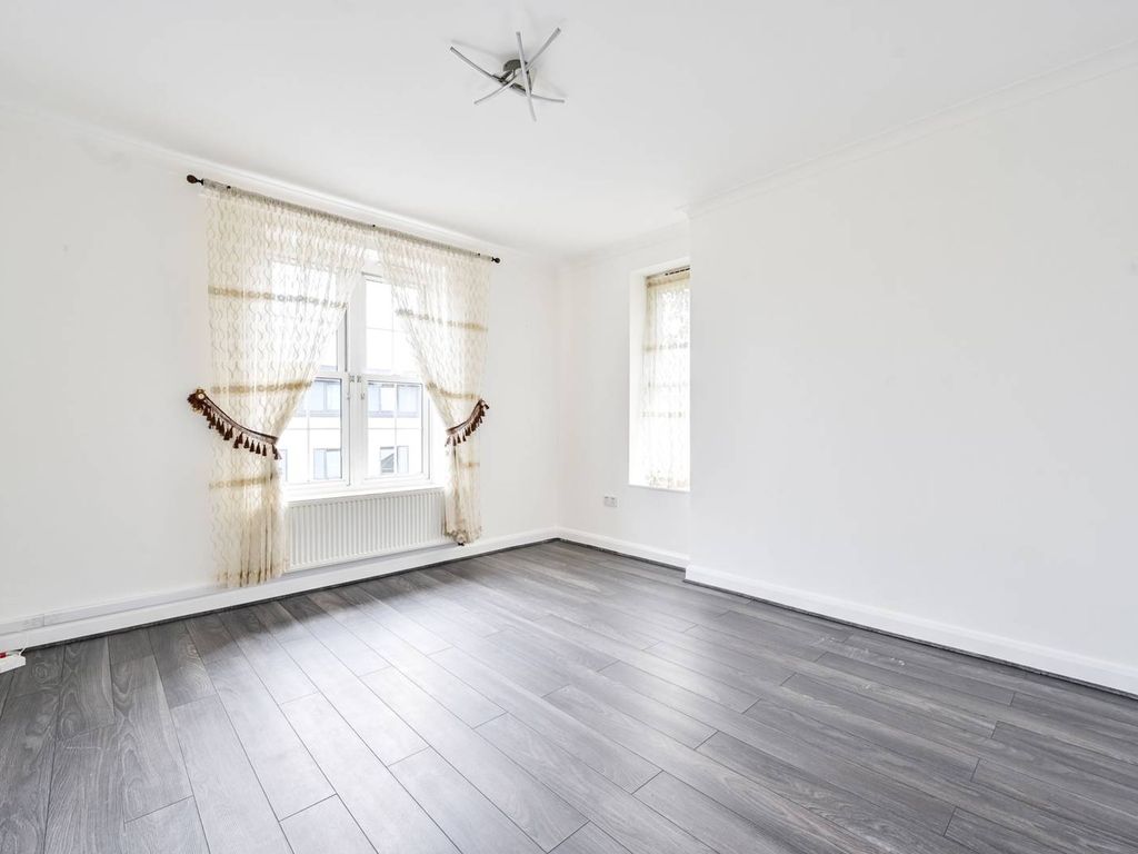 2 bed flat for sale in Rockfield House, Greenwich, London SE10, £390,000