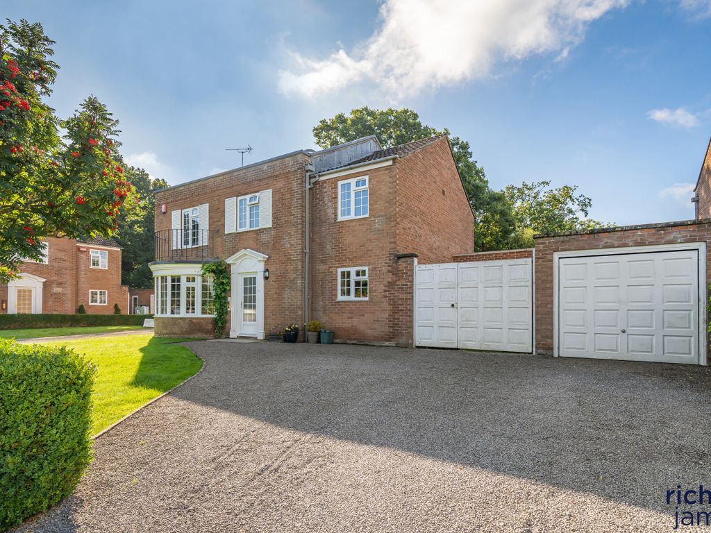 4 bed detached house for sale in Carlton Gate, Broome Manor, Swindon SN3, £650,000