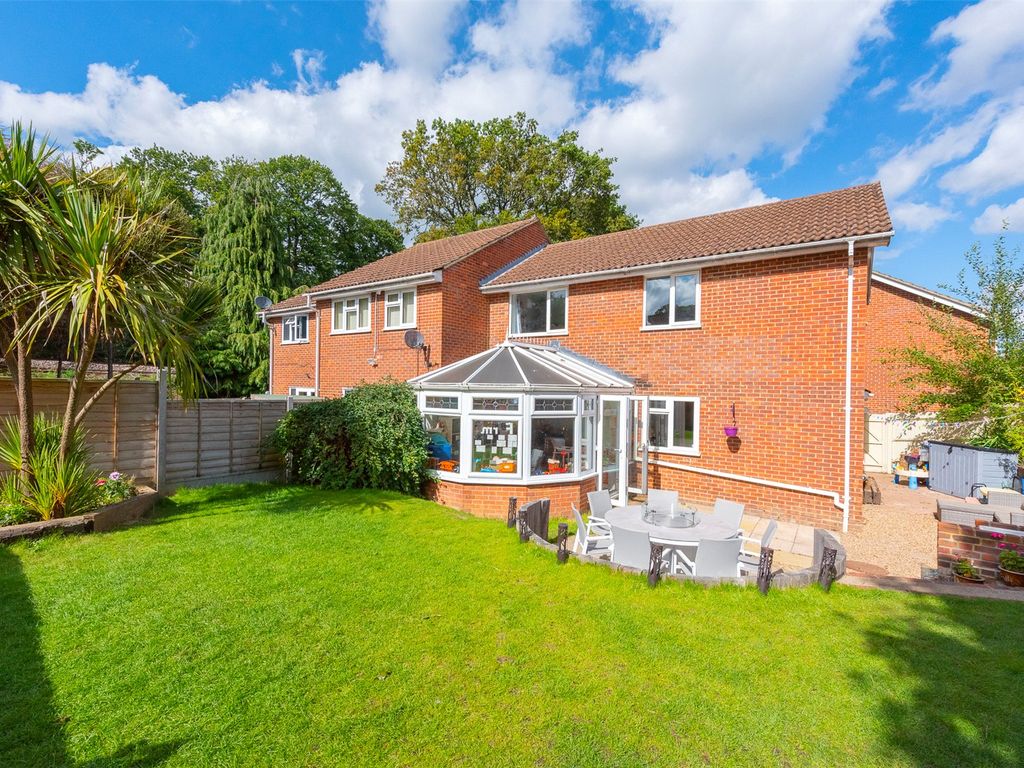 3 bed end terrace house for sale in Bagshot, Surrey GU19, £450,000