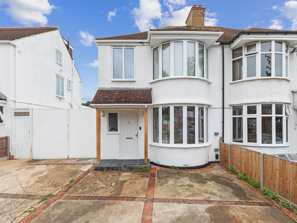 3 bed property for sale in Drummond Drive, Stanmore HA7, £700,000