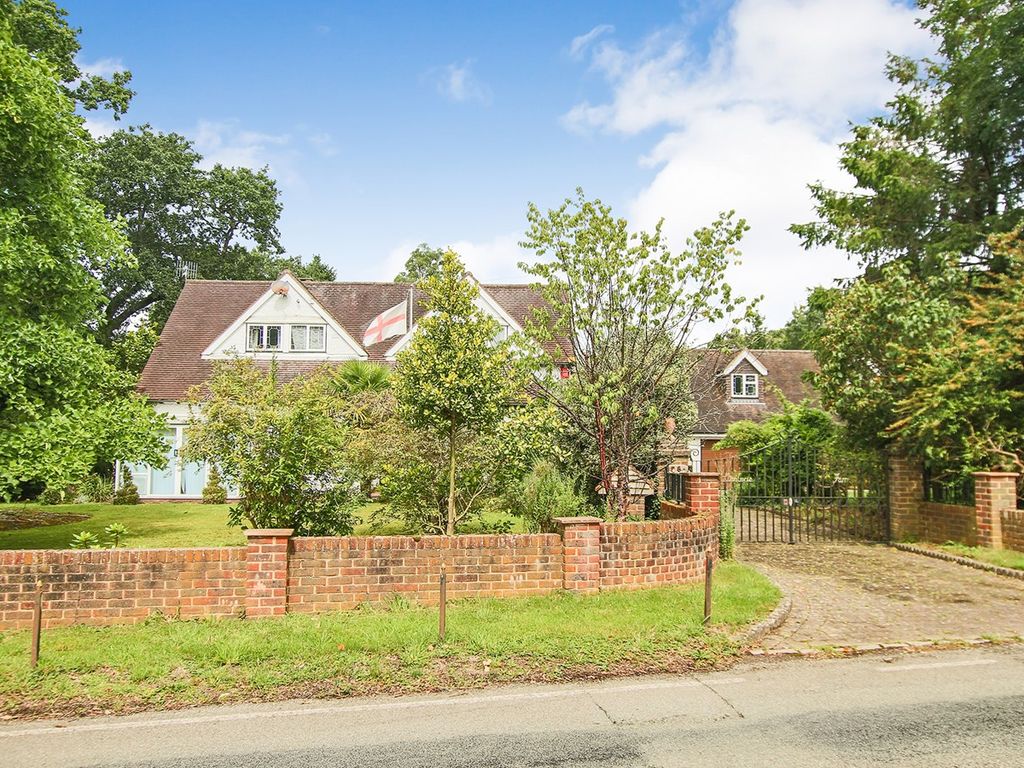 4 bed detached house for sale in Crawley Down Road, Felbridge RH19, £900,000