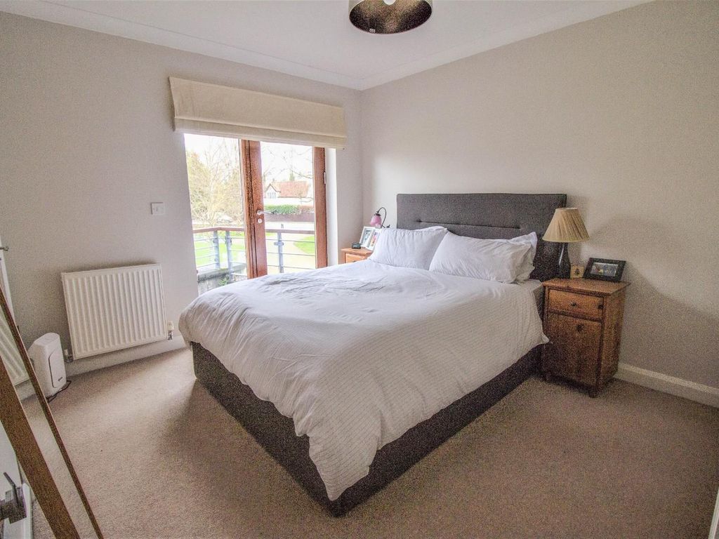 3 bed terraced house for sale in Halatte Gardens, Great Shelford, Cambridge CB22, £725,000