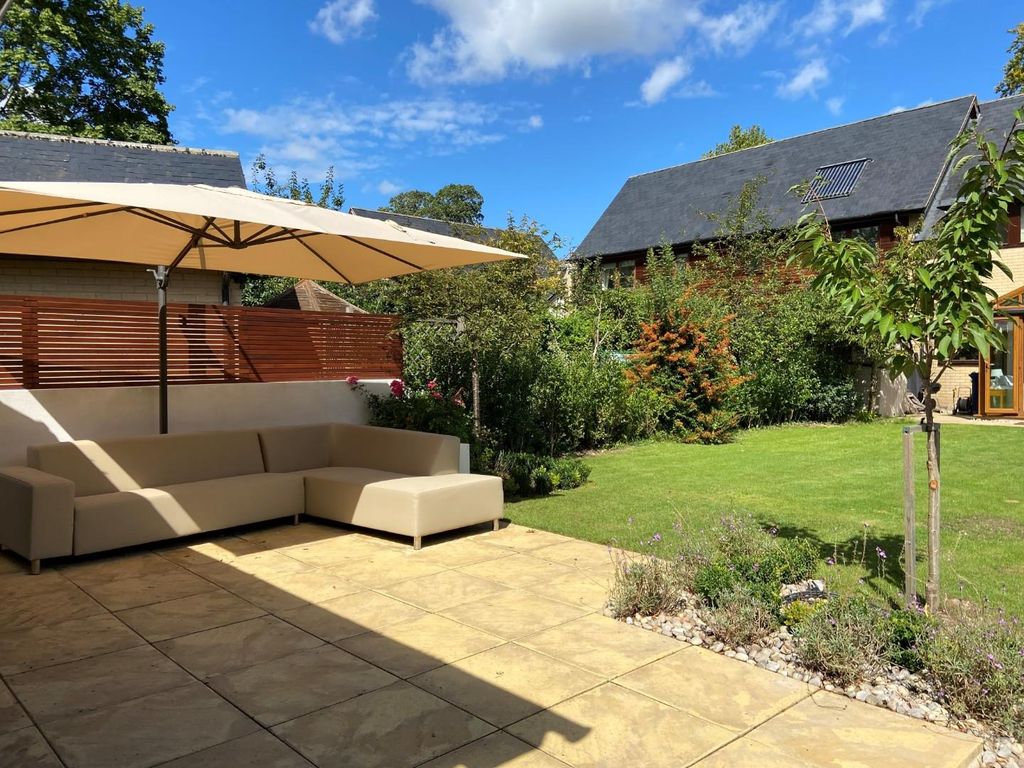 3 bed terraced house for sale in Halatte Gardens, Great Shelford, Cambridge CB22, £725,000