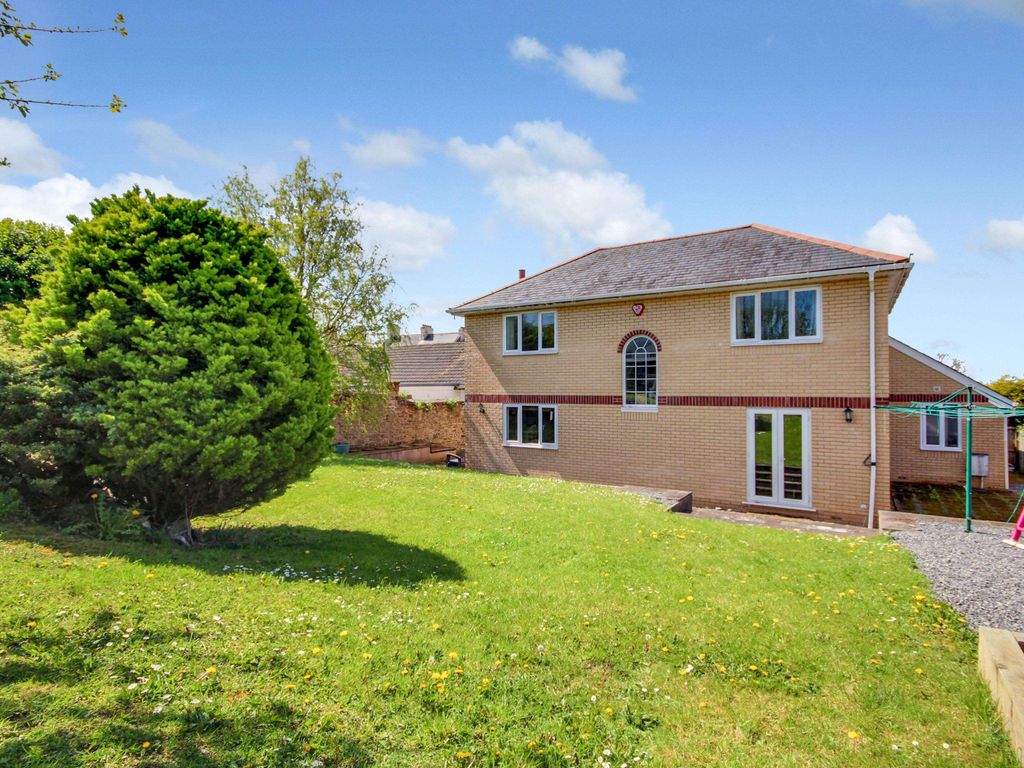 4 bed detached house for sale in Sunset Heights, Barnstaple EX32, £475,000
