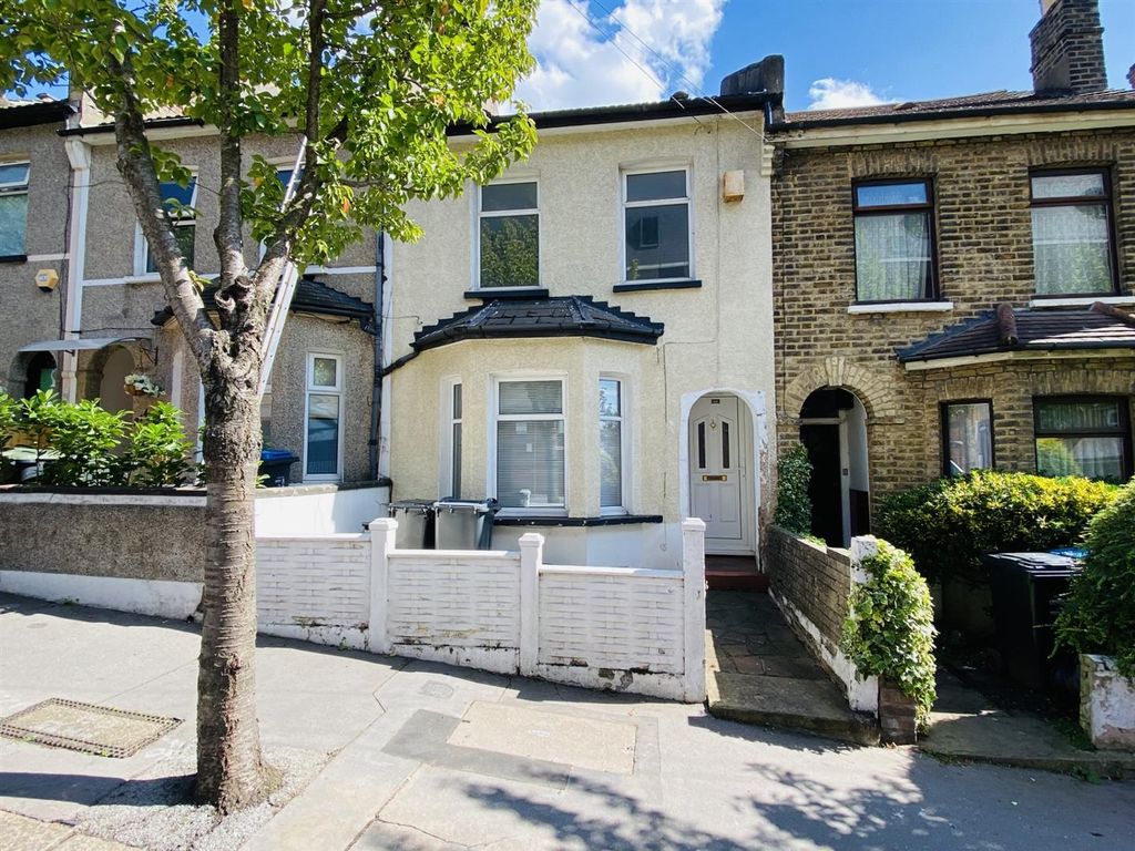 3 bed terraced house for sale in Holmesdale Road, London SE25, £400,000