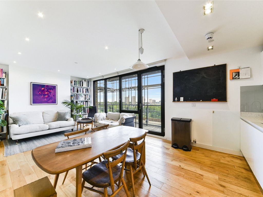 3 bed flat for sale in Cadmium Square, London E2, £775,000