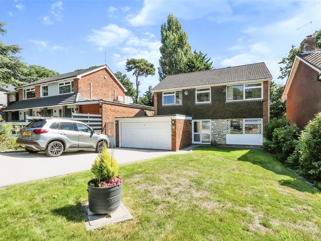 4 bed detached house for sale in Felton Road, Poole BH14, £599,950