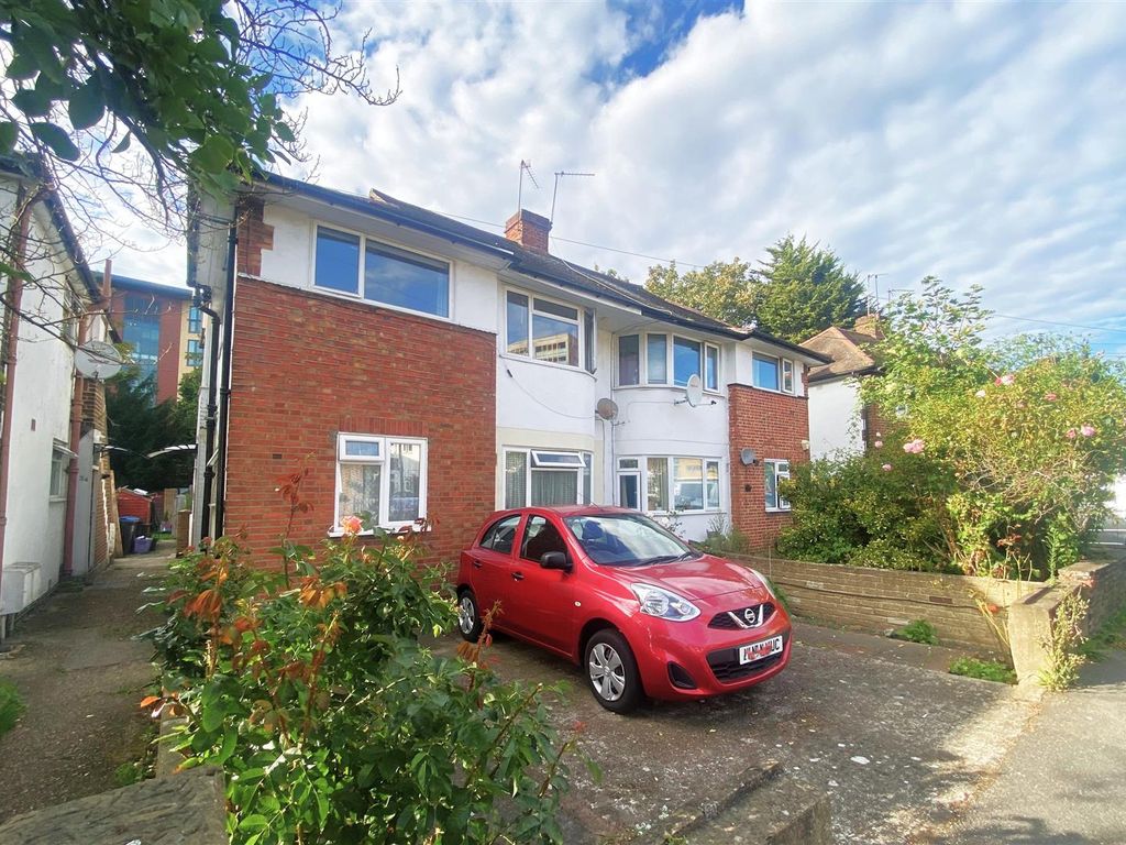 2 bed maisonette for sale in Runnymede, Colliers Wood, London SW19, £355,000