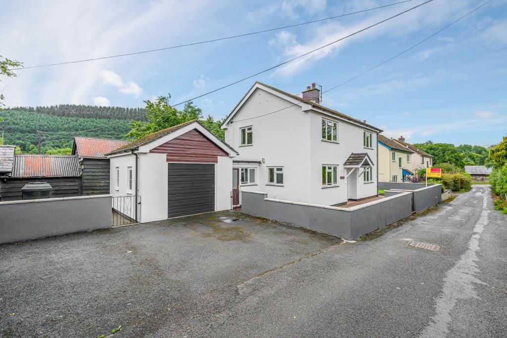 3 bed detached house for sale in New Radnor, Powys LD8, £285,000