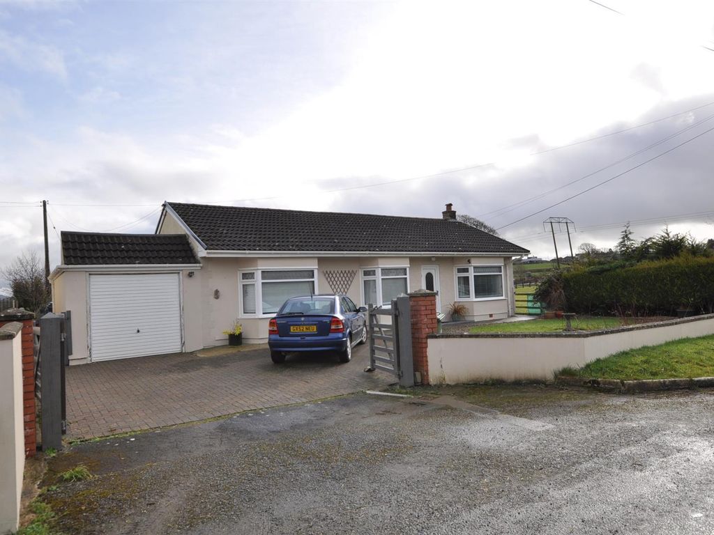 3 bed detached bungalow for sale in Ffynnongain Lane, St. Clears, Carmarthen SA33, £345,000