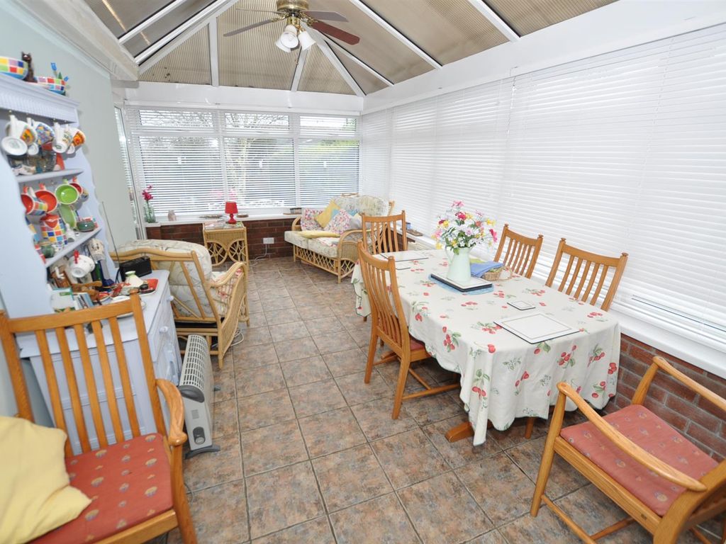3 bed detached bungalow for sale in Ffynnongain Lane, St. Clears, Carmarthen SA33, £345,000