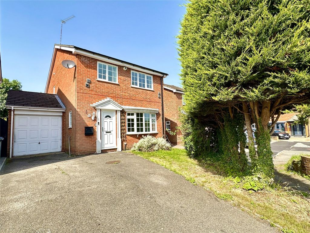 4 bed detached house for sale in Bray Court, Maidenhead, Berkshire SL6, £725,000