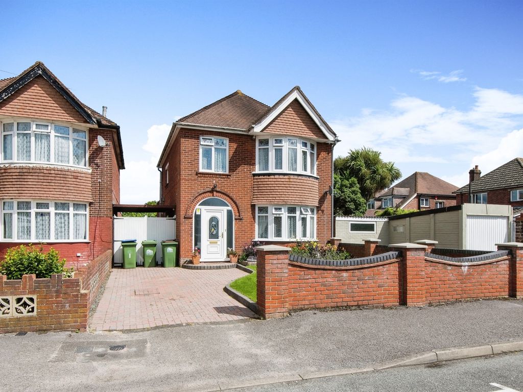 4 bed detached house for sale in Margam Avenue, Southampton SO19, £400,000
