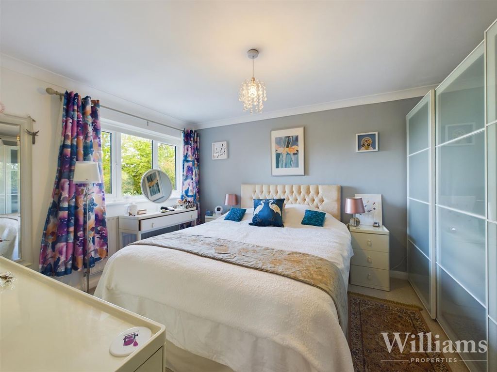 4 bed link-detached house for sale in Rowsham Road, Bierton, Aylesbury HP22, £575,000