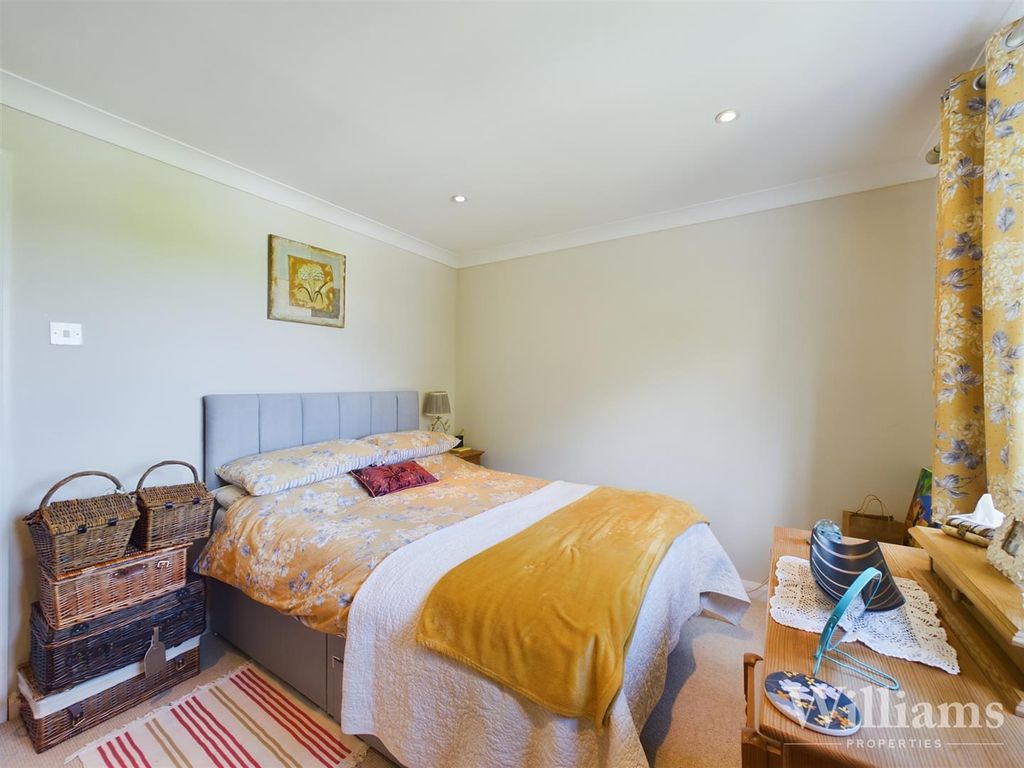 4 bed link-detached house for sale in Rowsham Road, Bierton, Aylesbury HP22, £575,000