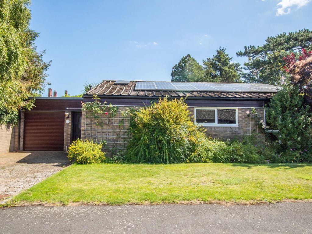 3 bed detached bungalow for sale in Scotts Gardens, Whittlesford, Cambridge CB22, £650,000