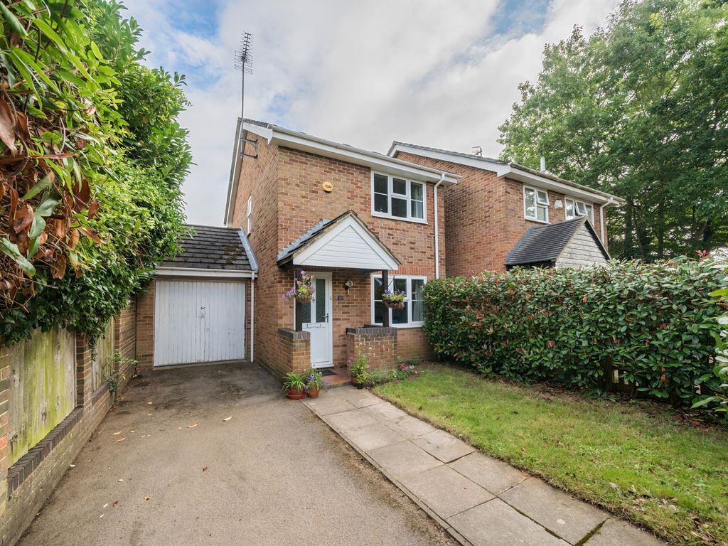 2 bed detached house for sale in High Ridge, Godalming GU7, £470,000