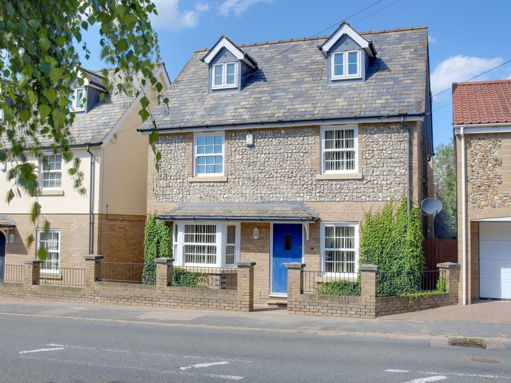 5 bed detached house for sale in Bury Road, Kentford CB8, £525,000