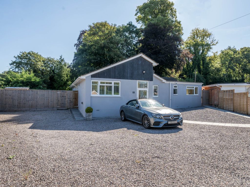 3 bed bungalow for sale in Lovell Close, Thruxton, Andover SP11, £630,000