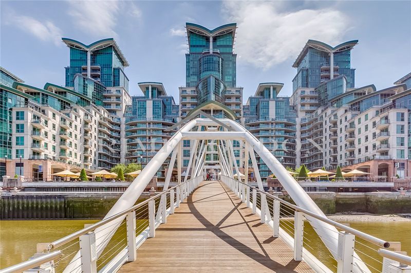 1 bed flat for sale in St. George Wharf, London SW8, £549,999