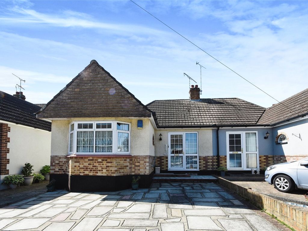3 bed bungalow for sale in Grove Hill, Eastwood, Essex SS9, £375,000