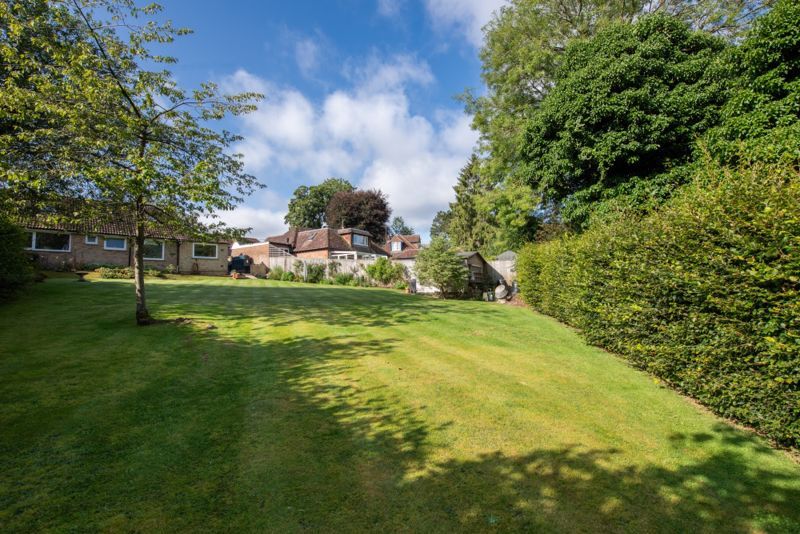 4 bed bungalow for sale in Chiltern Road, Ballinger, Great Missenden HP16, £695,000