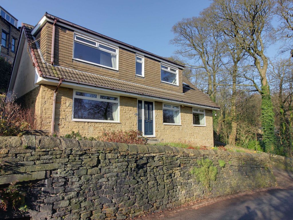 3 bed detached house for sale in Steps Lane, Sowerby Bridge HX6, £285,000