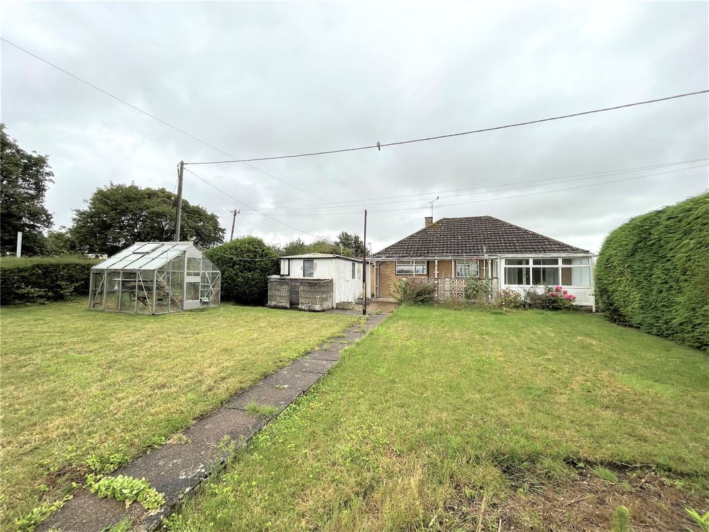 2 bed bungalow for sale in Botany, Highworth, Swindon, Wiltshire SN6, £520,000