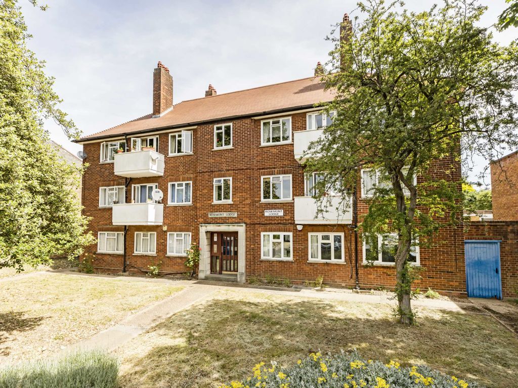 2 bed flat for sale in Rosemont Road, London W3, £485,000