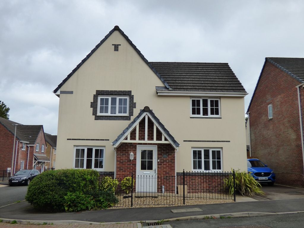4 bed detached house for sale in Cae Morfa, Skewen, Neath . SA10, £365,000