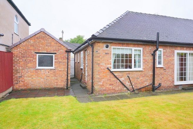 2 bed bungalow for sale in Irby Road, Walton, Liverpool L4, £169,950
