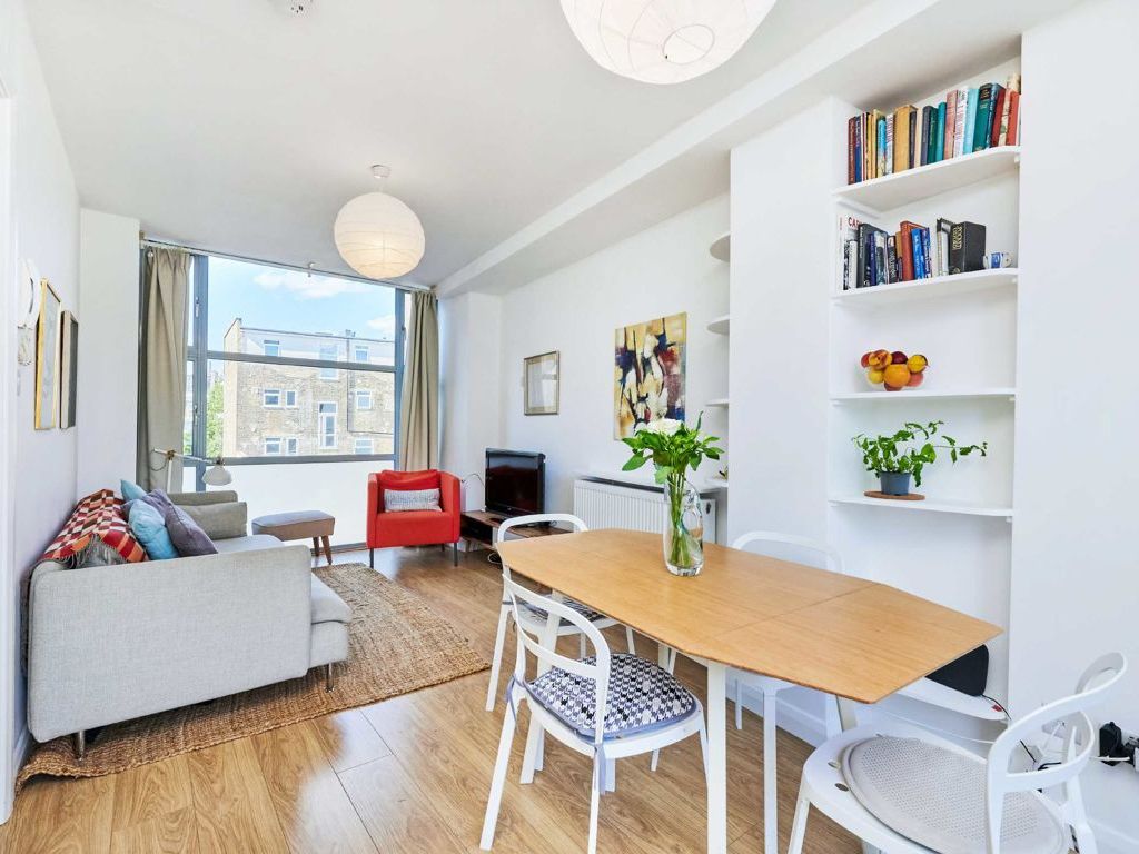 2 bed flat to rent in Amberley Road, London W9, £2,999 pcm