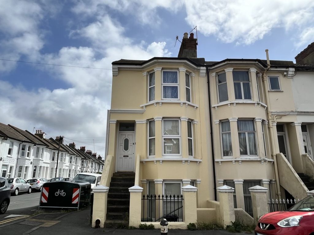 3 bed property for sale in Rutland Road, Hove BN3, £650,000