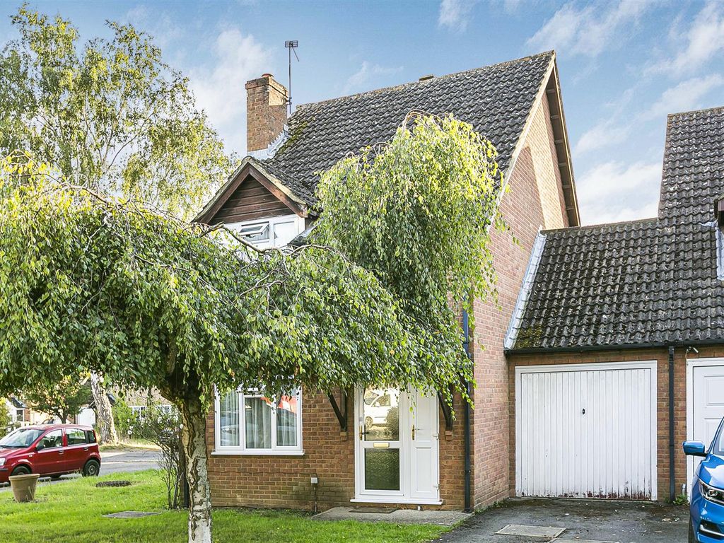 3 bed detached house for sale in Gatcombe Close, Calcot, Reading RG31, £435,000