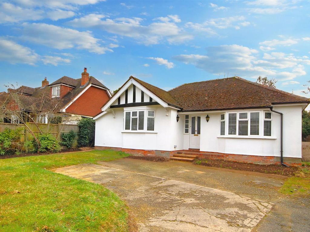 3 bed detached bungalow to rent in Dorking Road, Chilworth, Guildford GU4, £2,250 pcm