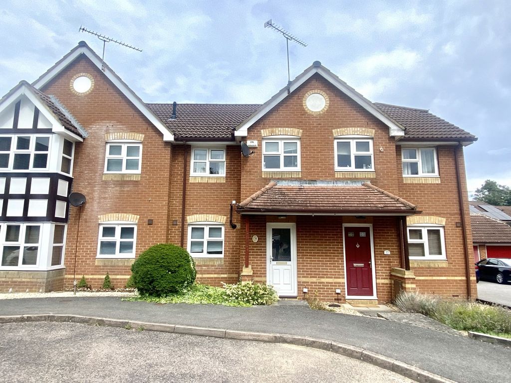 2 bed terraced house for sale in Francis Gardens, Warfield, Bracknell RG42, £365,000