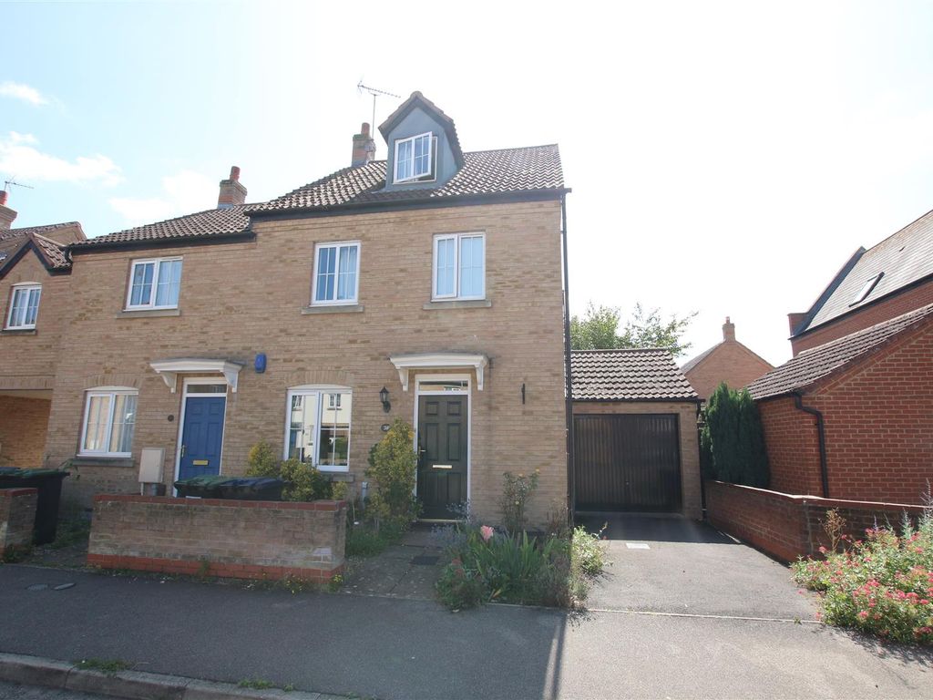 4 bed town house for sale in Columbine Road, Ely CB6, £375,000