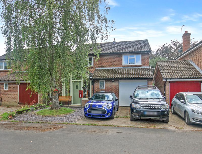 4 bed detached house for sale in Avon Meade, Fordingbridge SP6, £410,000